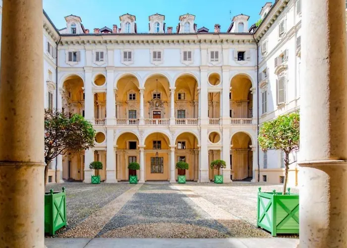 Palazzo Paesana: L\'Arte A Torino